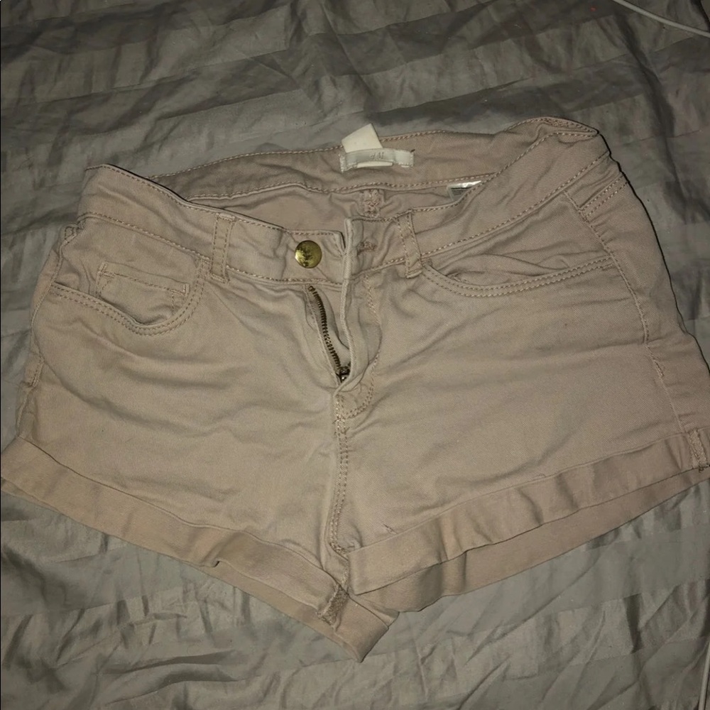 Kaki shorts